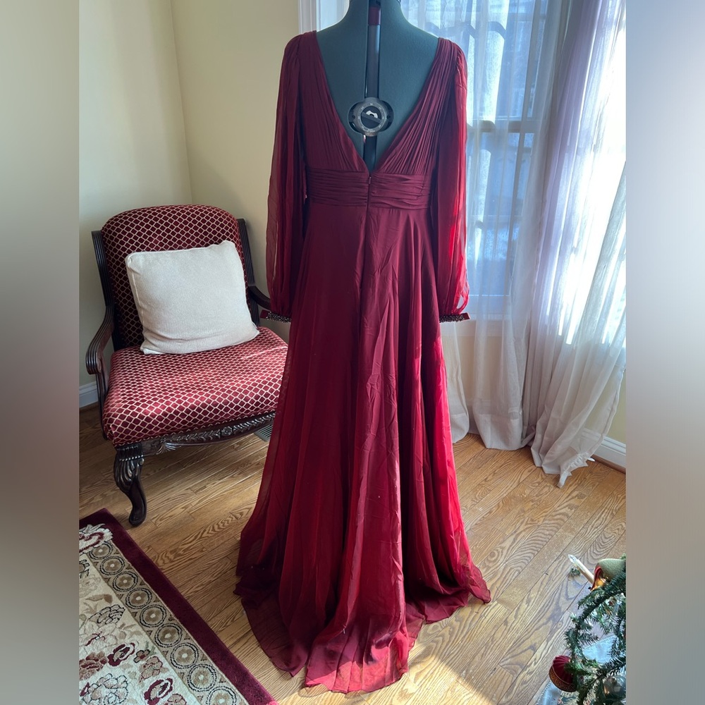 NWT, Mac Duggal, V-Neck A-Line Chiffon Gown, size 12 - Picture 8 of 12